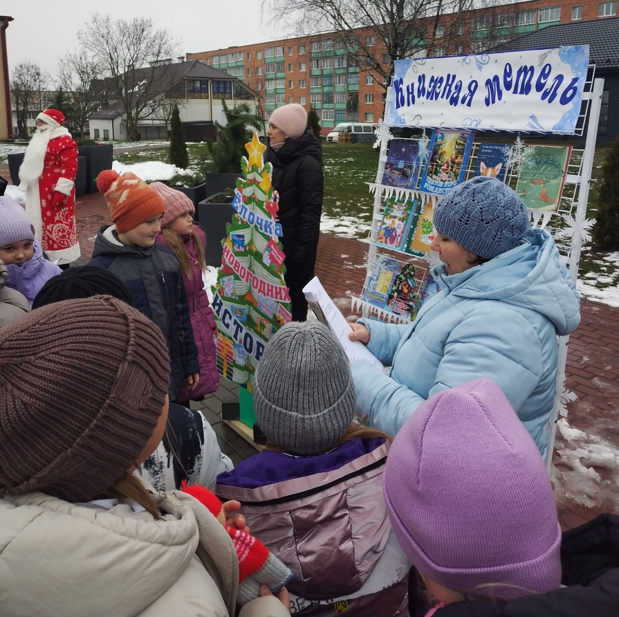 Книжная метель на городской ёлке!